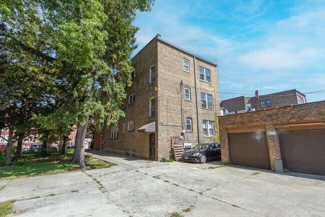 Building Photo - 1133 E 81st Pl