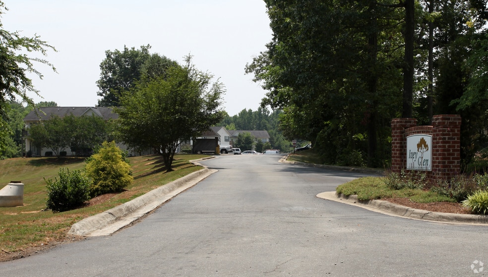 Building Photo - Ivey Glen Apartment Community