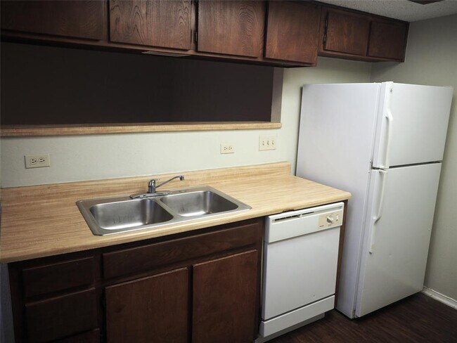 Building Photo - 1218 Tartan Ln