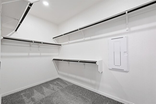 Building Photo - 8816 Mina Dr