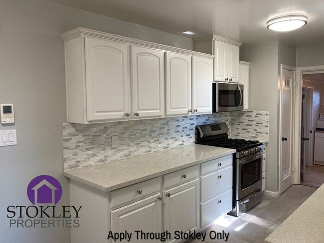 Building Photo - 2438 Upland Dr