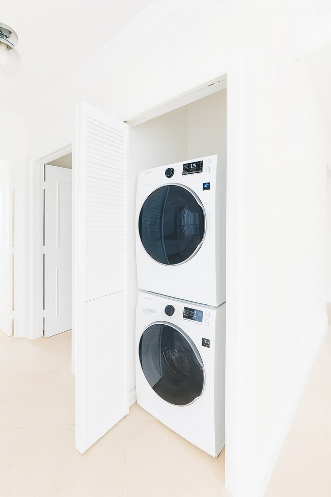 Building Photo - 31 SE 5th St