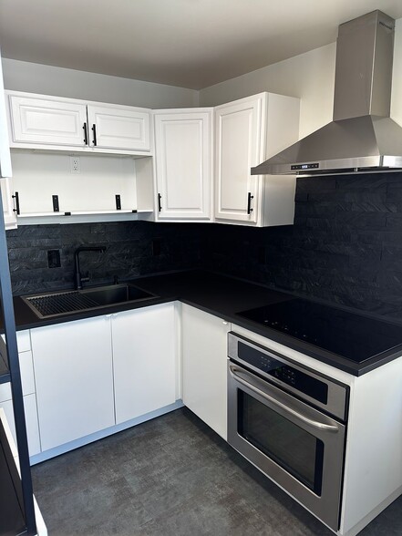 Building Photo - 1215 NE 79th Ave