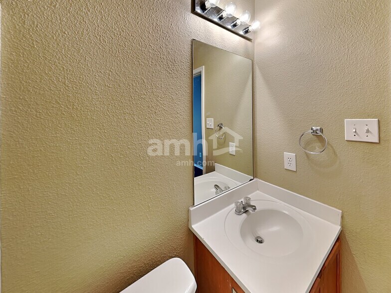 Building Photo - 10437 Manhassett Dr