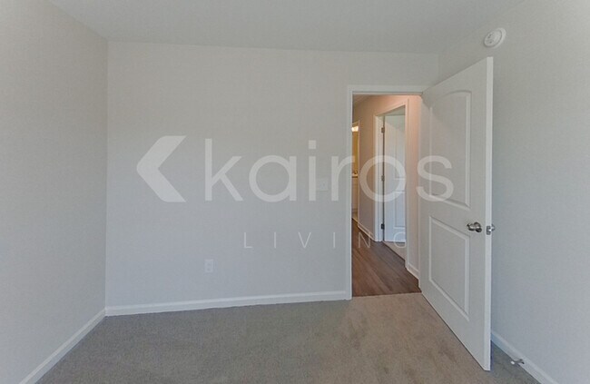 Building Photo - 751 Park Ln