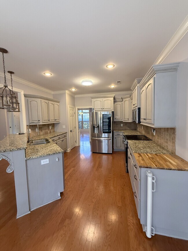 Building Photo - 118 Crystal Lake Dr