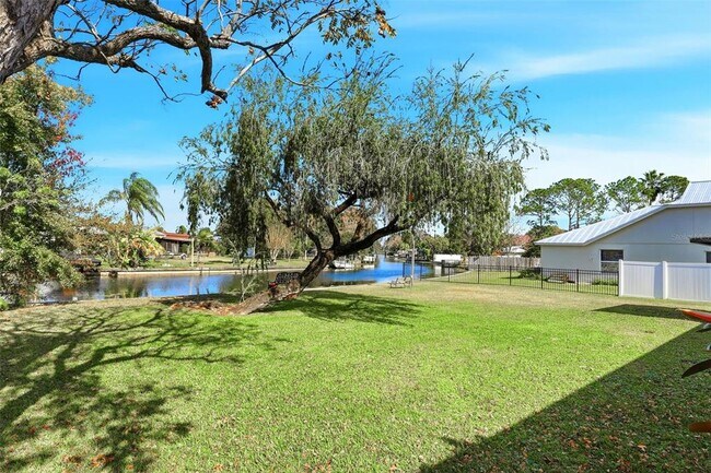 Building Photo - 2705 Gulfstream Rd