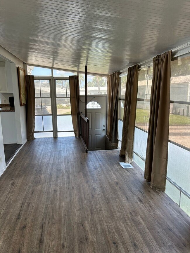 Building Photo - Mobile Home in Sarasota Lakes and Rv