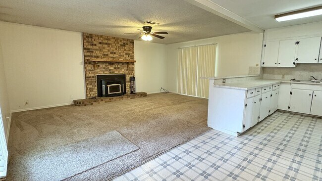 Building Photo - 204 Bastrop Drive