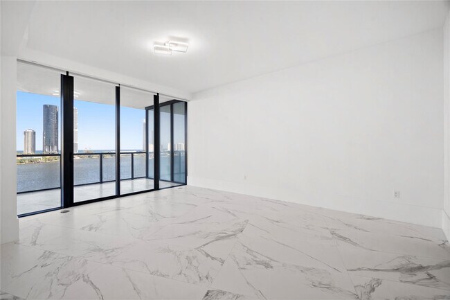 Building Photo - 5500 Island Estates Dr