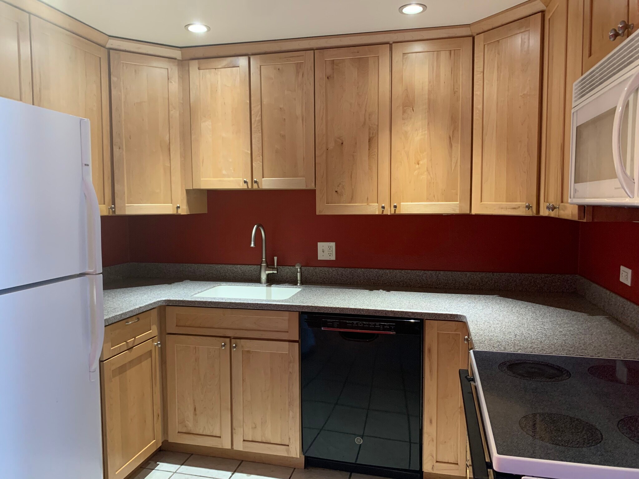 Building Photo - 65 Clarkson St