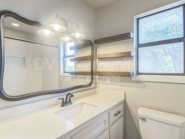 Building Photo - 3408 Oak Grove Dr