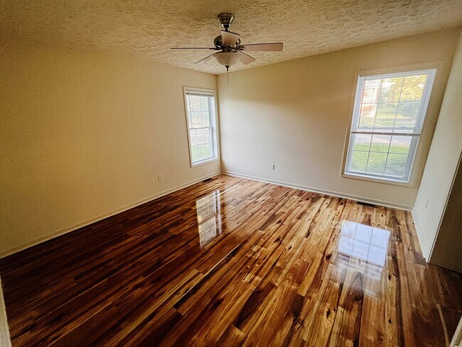 Building Photo - 511 Owens St