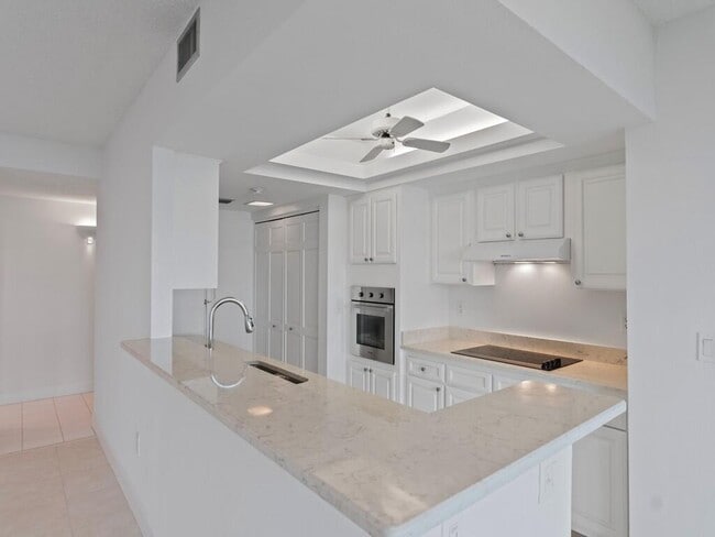 Building Photo - 5151 Jimmy Buffett Mem Hwy