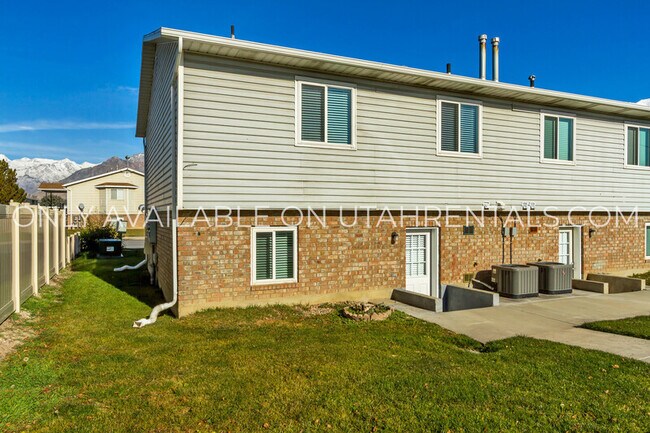 Building Photo - 1731 W Garden Dr