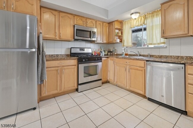 Building Photo - 360 Cotswold Pl