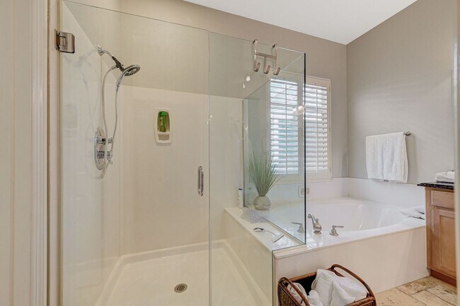 Building Photo - Stunning single-story home in picturesque community!