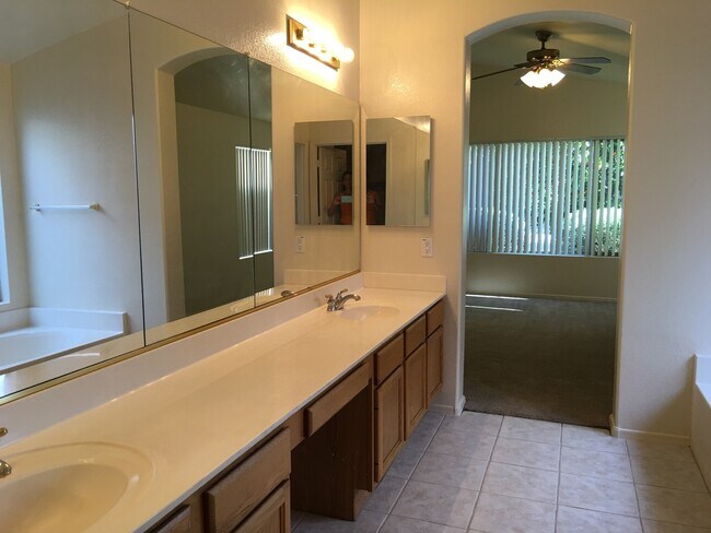 Building Photo - Chandler 3 Bedroom, 2 Bathroom - 1 Story B...