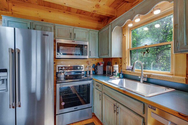 Building Photo - 150 Arrow Way