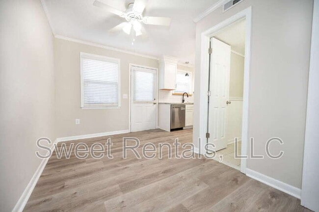 Building Photo - 415 Parkdale Dr