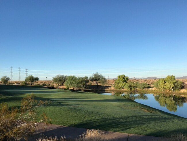 Building Photo - Beautiful, Secluded 3 bedroom home on golf...