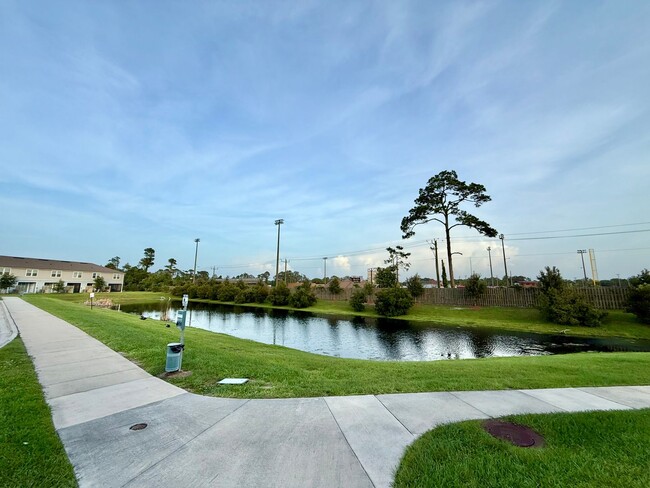 Building Photo - 2BR/3BA Townhome Sweet Townhome - Pet Frie...