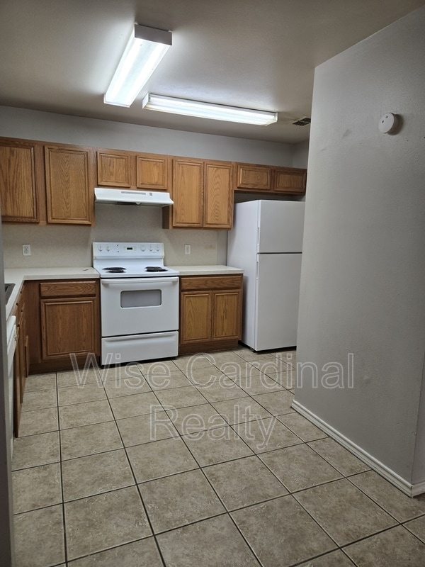 Building Photo - 520 N Chicago Ave