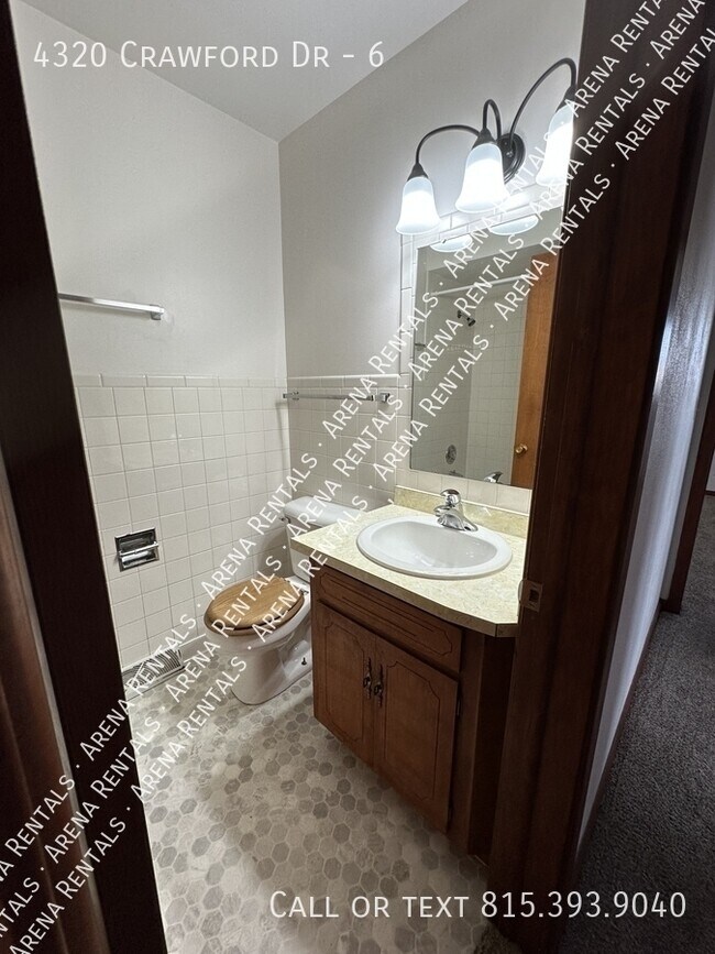 Building Photo - 4320 Crawford Dr