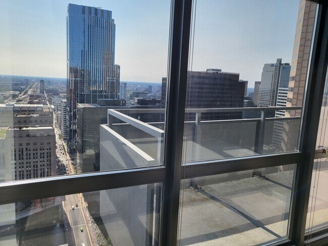Building Photo - 235 W Van Buren St