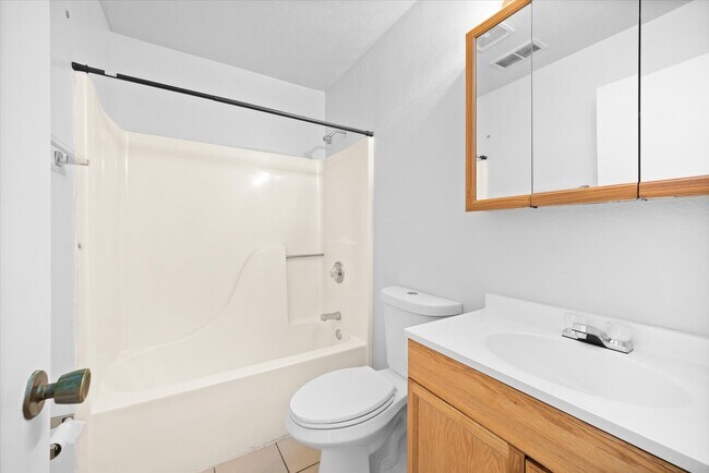 Building Photo - 2105 N Keebler Ave