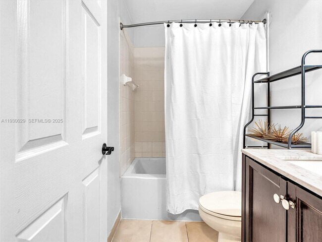 Building Photo - 6747 Sienna Club Dr