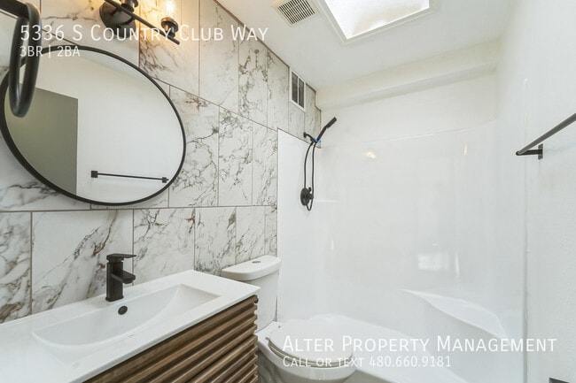 Building Photo - 5336 S Country Club Way