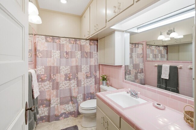 Building Photo - 303 Westwood Ave