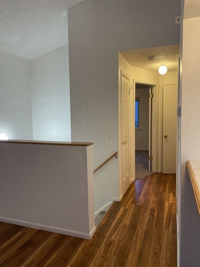 Building Photo - Start a Lease by 4/17 and get $250 off 1st Month!