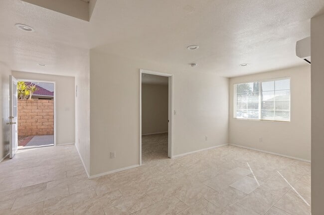 Building Photo - Awesome 1 Bedroom ADU Unit in Sylmar!