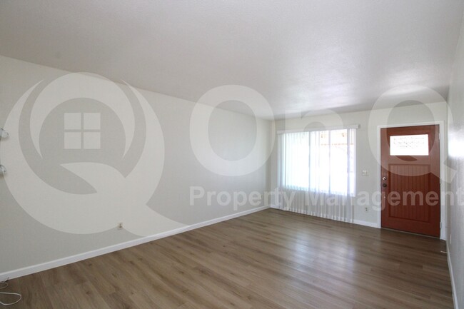 Building Photo - 517 W Highland St