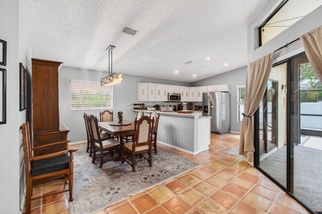 Building Photo - 10332 Islander Dr