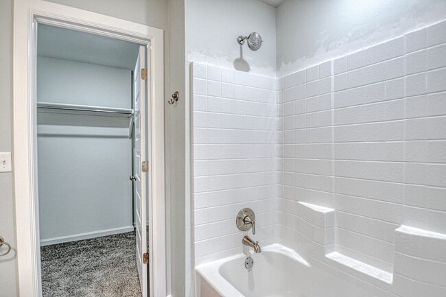 Building Photo - New Construction in Varenna Landing! Storm shelter and lawn care included!