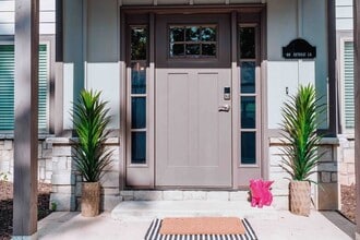 Building Photo - 406 NW Retreat Ln