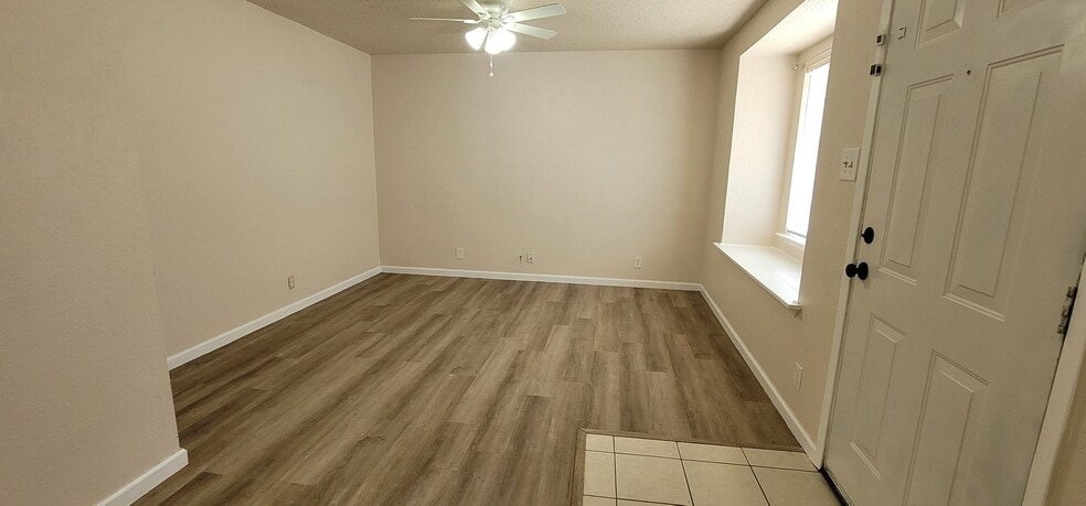 Building Photo - 728 N Main St