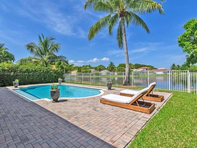 Building Photo - 4400 Fox Ridge Dr
