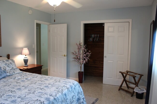 Building Photo - 3605 Iroquois Ave