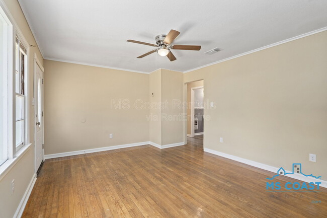 Building Photo - 2050 North Dr