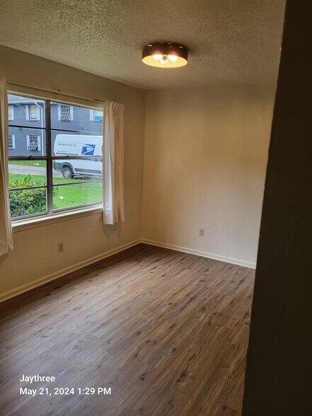 Dining room - 1502 E Beverly Dr