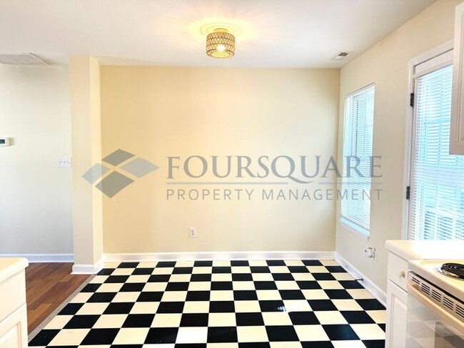 Building Photo - Inviting Townhome with En-Suite Secondary Bedroom, Back Patio & Community Pool – Raleigh Location