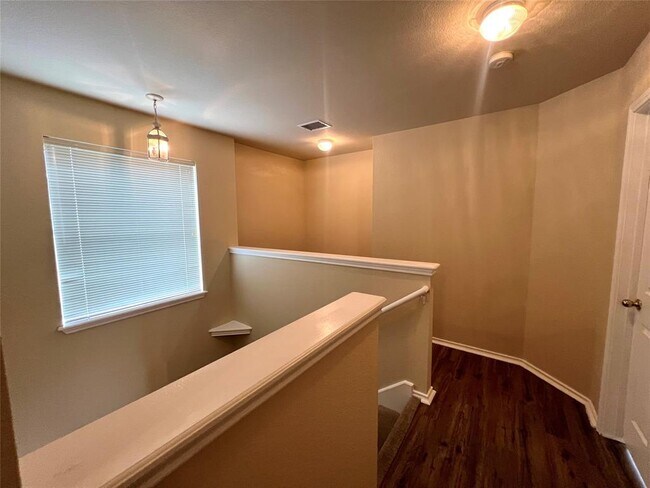 Building Photo - 2829 Deerfern Ln