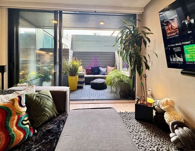 Building Photo - Maison à SOMA  |Secured Smart Access. Mode...
