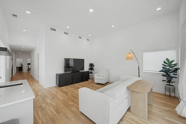 Building Photo - 2510 Barclay Dr