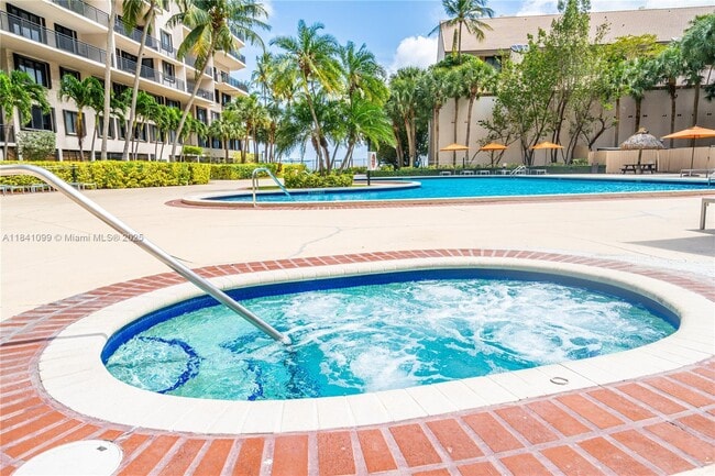 Building Photo - 540 Brickell Key Dr