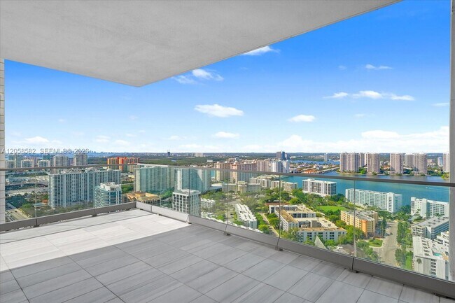 Building Photo - 17901 Collins Ave